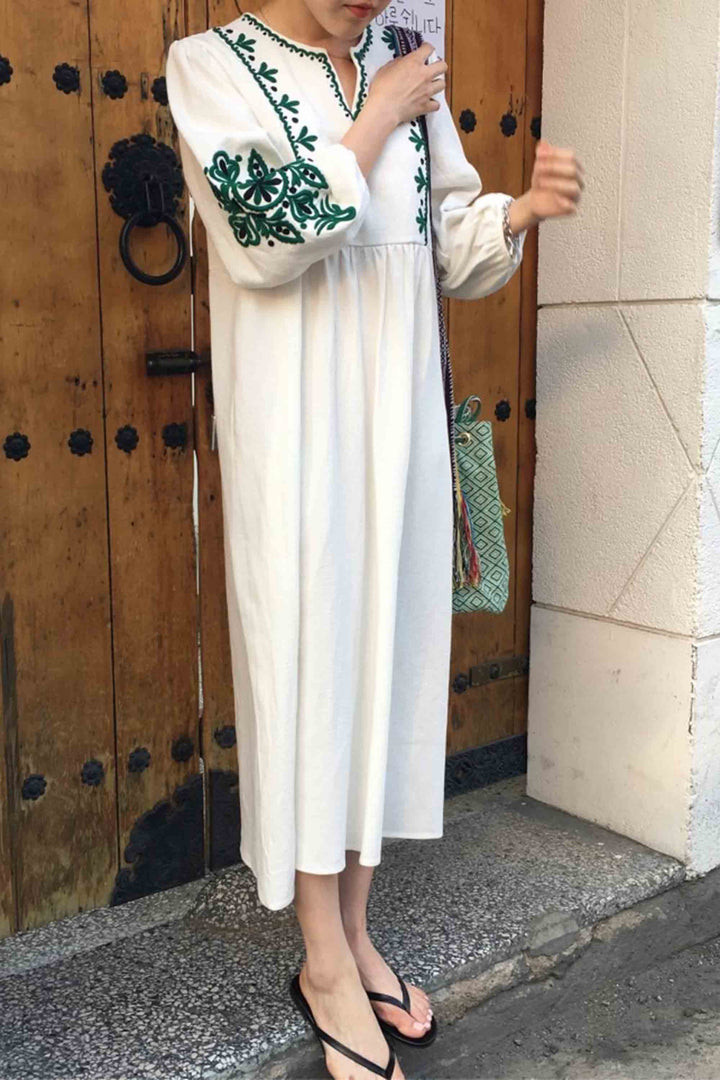 Vintage Embroidered High-Waisted Knee-Length Long-Sleeved Dress