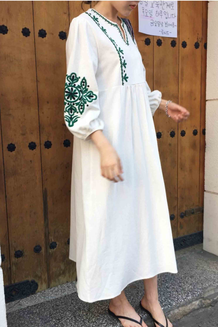 Vintage Embroidered High-Waisted Knee-Length Long-Sleeved Dress